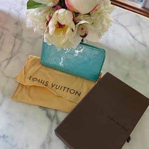Louis Vuitton Zippy Wallet - Rare Vernis B. Lagoon - Excellent Condition (M91734